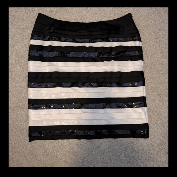 White House Black Market Black and White Sequin Skirt - Picture 7 of 7
